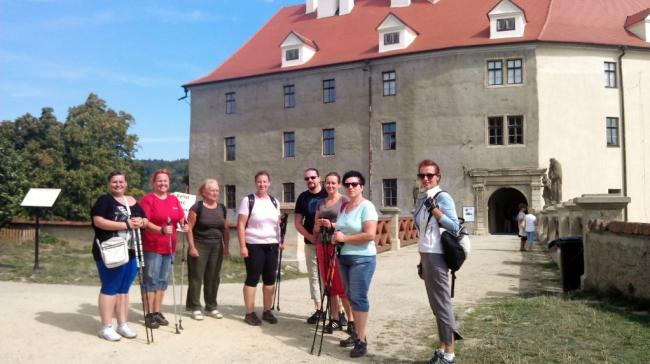 Srazy po prázdninách byl u přístaviště na brněnské přehradě. Po stretchingu jsme kráčeli po žluté k Ríšove studánce.  