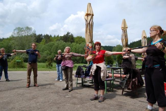 Na začátku i na konci Nordic walkingové túry patří neodmyslitelně stretching